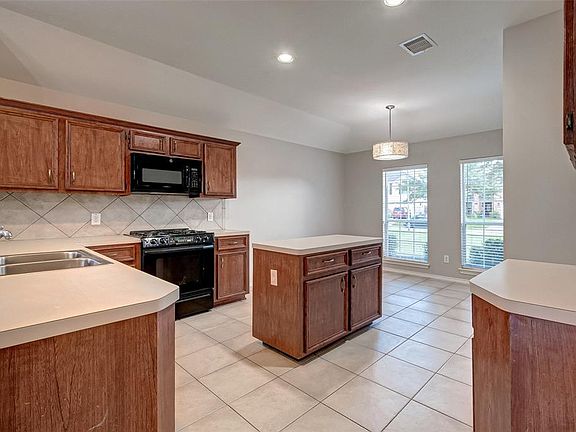 3rd image of 1922 Monarch Hollow Ln