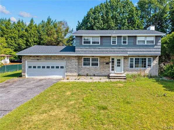 208 Manor Dr, North Syracuse, NY 13212