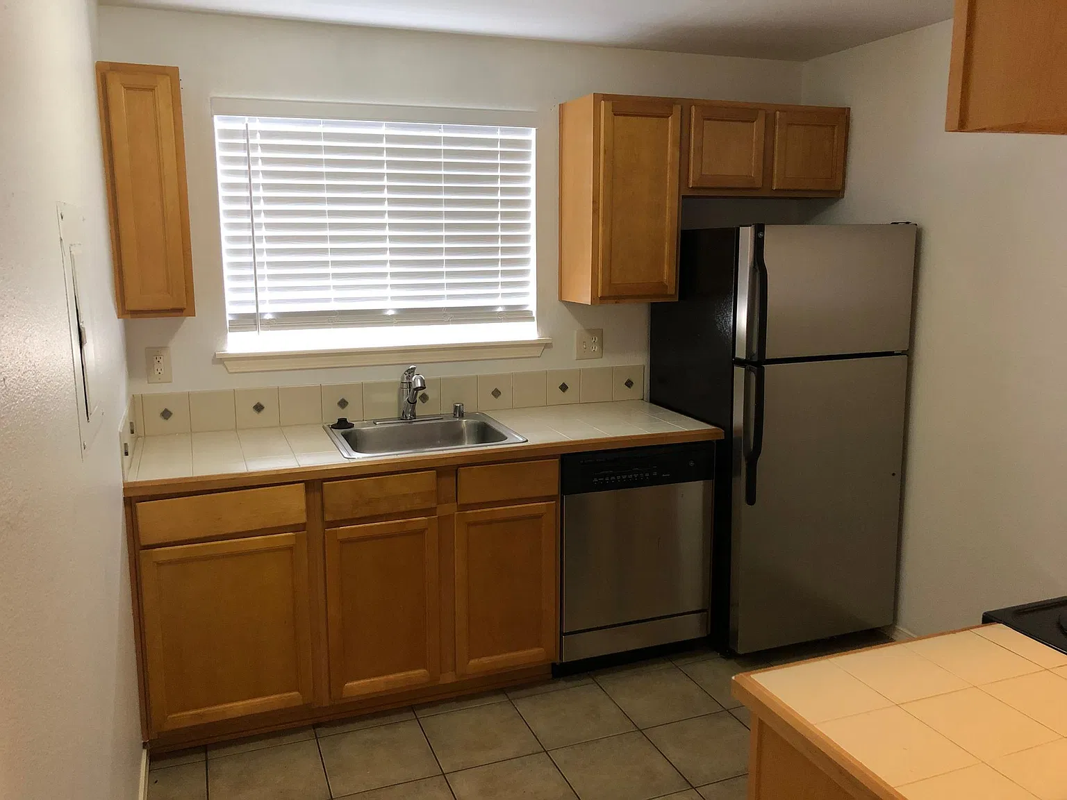 2 bed, 852 sqft, $2,000 — Photo 2