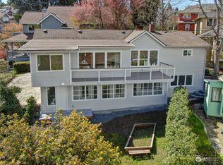 6015 Woodland Pl N, Seattle, WA 98103