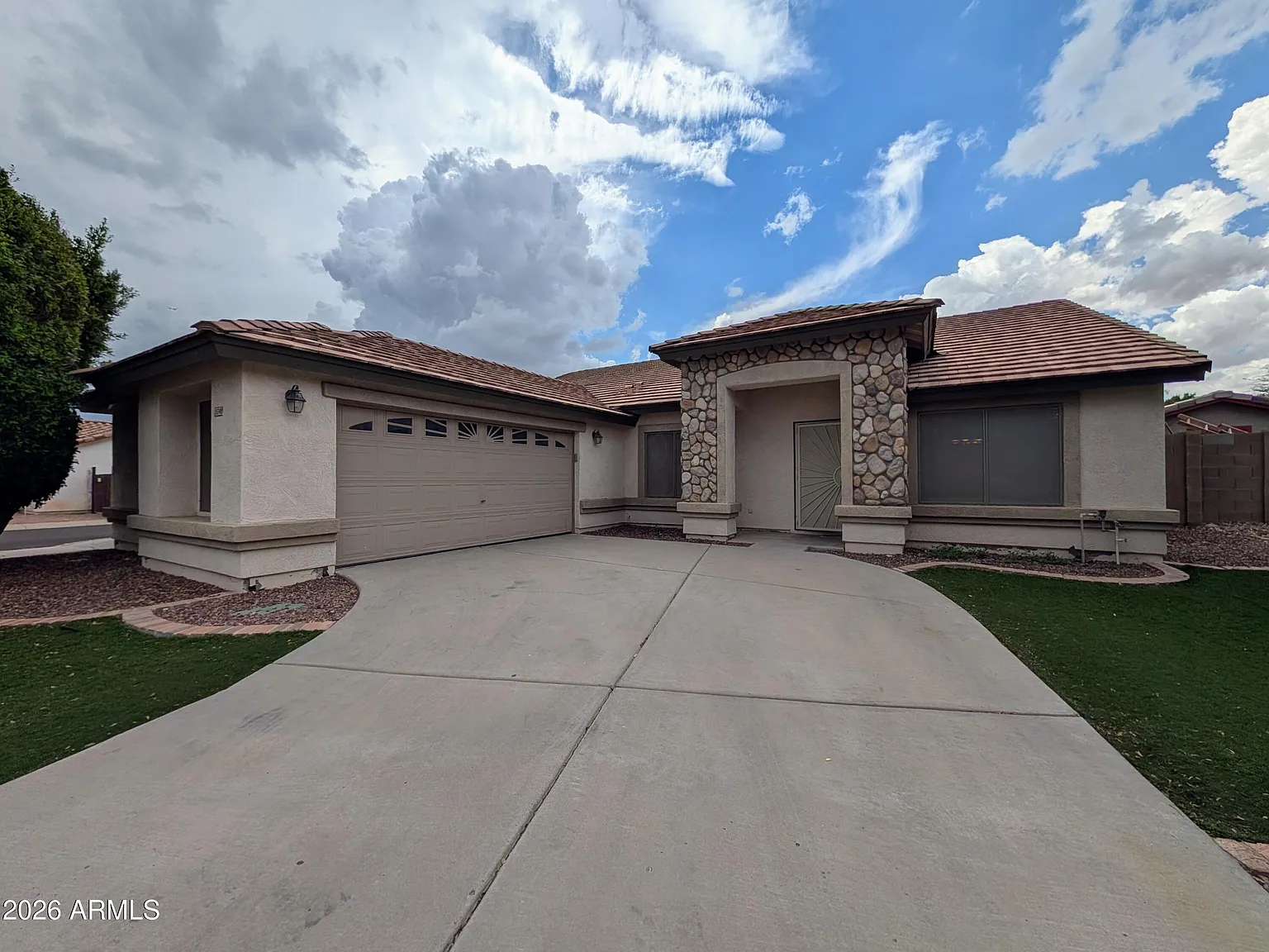 4 bed, 2.0 bath, 2214 sqft, $2,498 — Photo 1