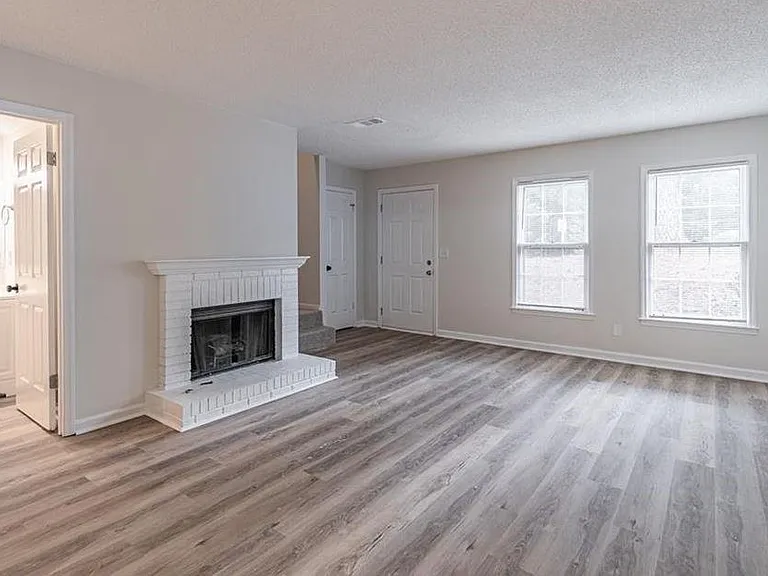 1050 Holcomb Bridge Rd — Photo 7