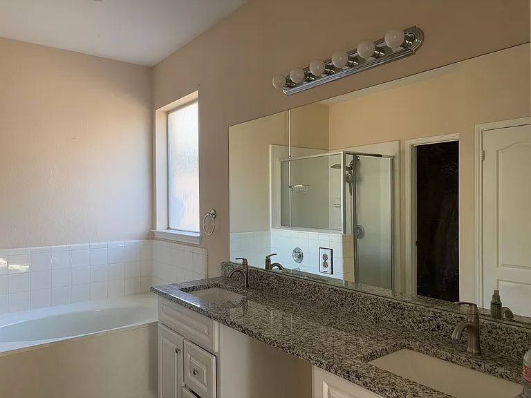 11501 Knapple Cv — Photo 19