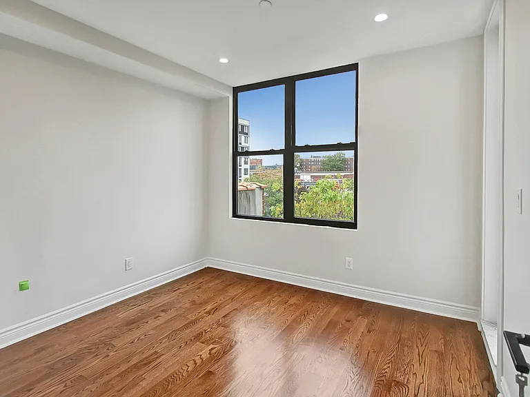 948 Herkimer St #3B — Photo 7