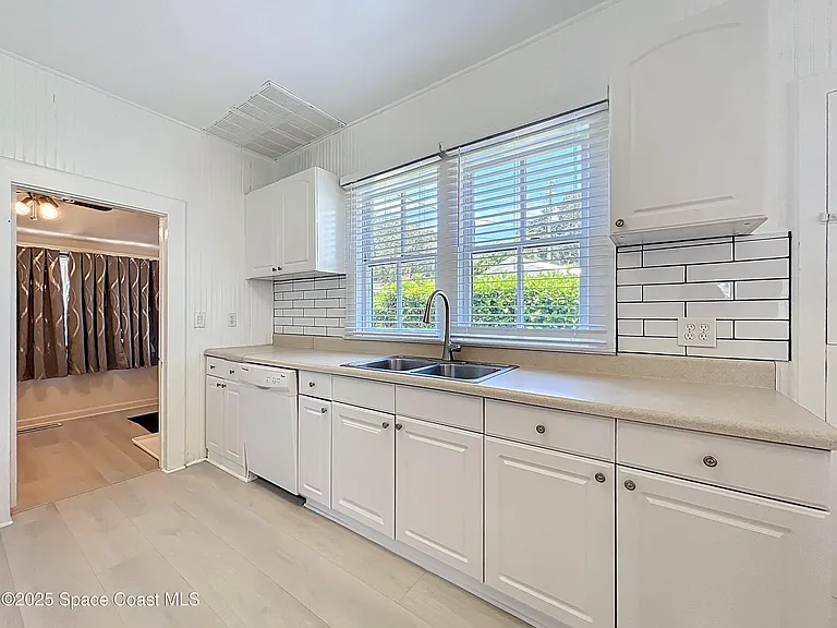 2811 N Indian River Dr — Photo 11