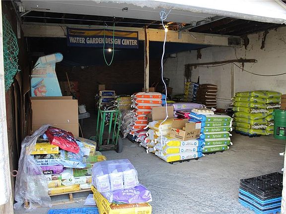 4th image of 658 Ulster Ave
