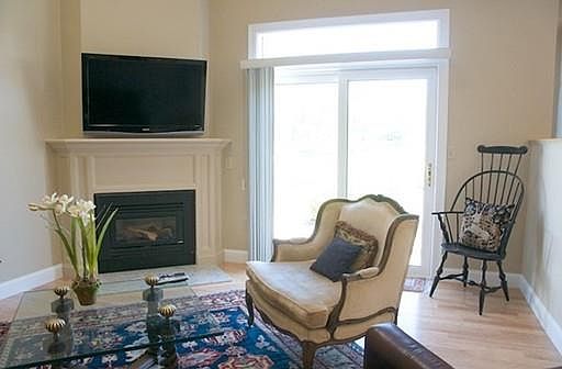 4th image of 584 White Cliff Dr