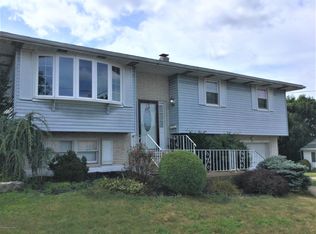 980 Perry Ct, Hazleton, PA 18201