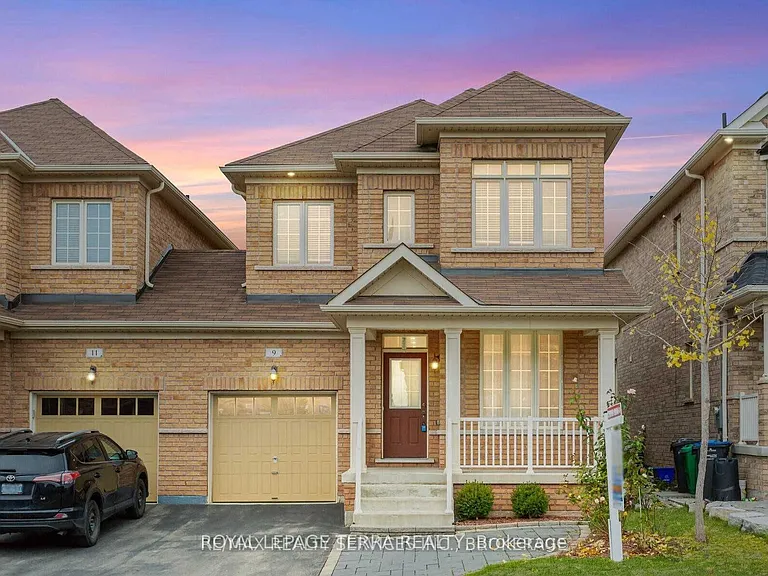 9 Chesterwood Cres — Photo 1