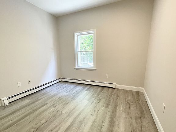 3rd image of 174 Bolton St #1A