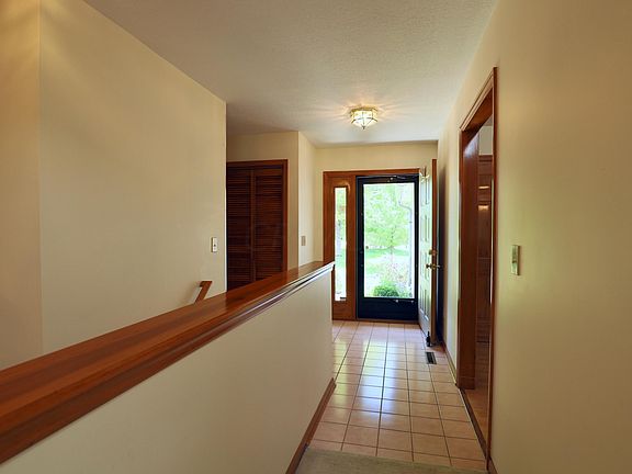 4th image of 370 Castle Pines Dr