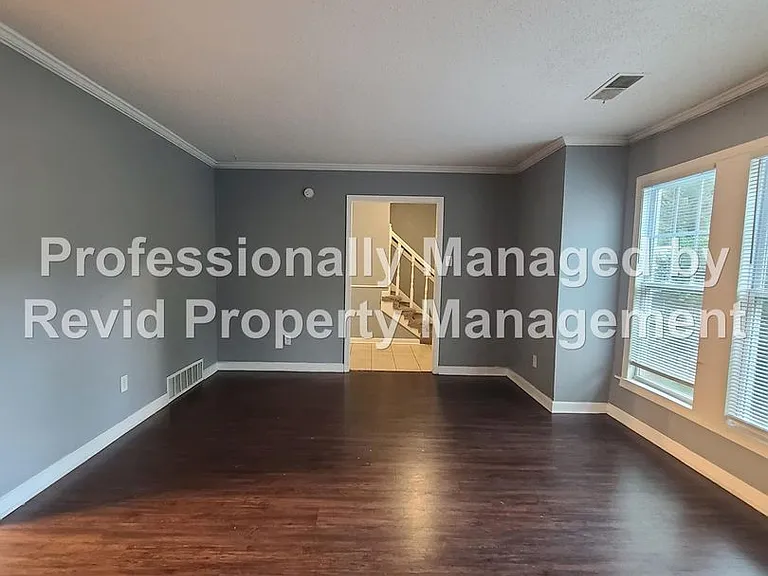 6771 Bainbridge Dr — Photo 8