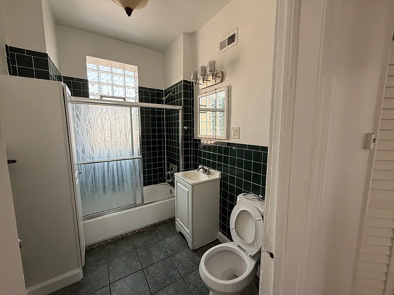 1033 S Oakley Blvd #1-R — Photo 10
