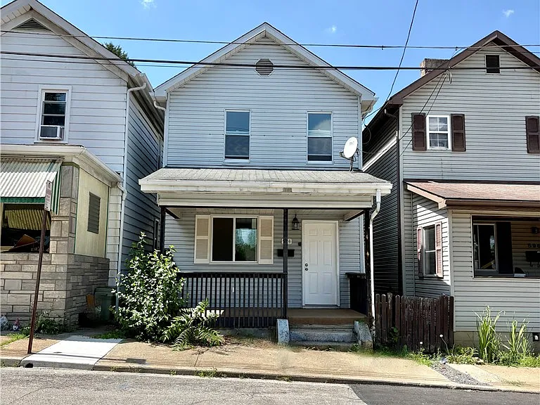 594 E Madison St — Photo 1