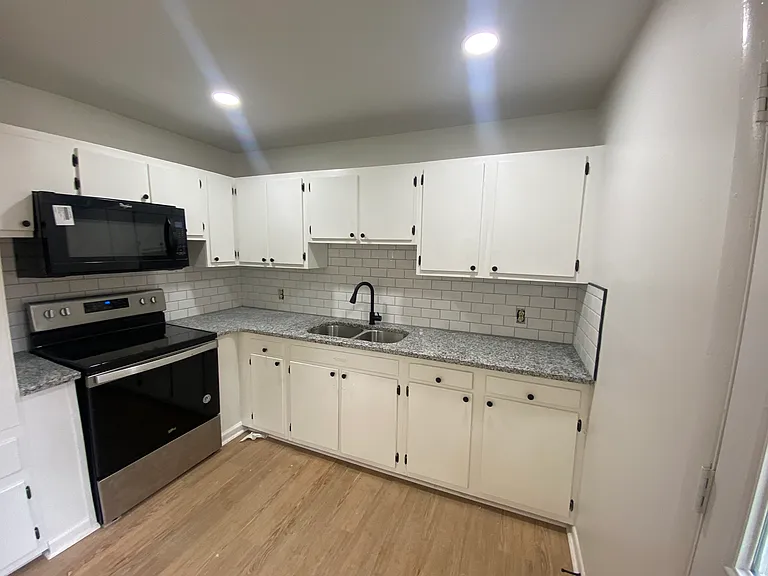 1014 Grant St — Photo 2