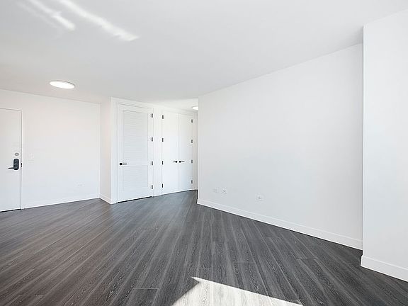 5th image of 250 E Houston St APT 9D