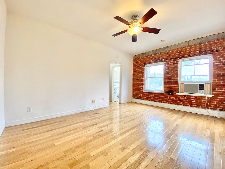 1st image of 800 N Las Palmas Ave APT 305
