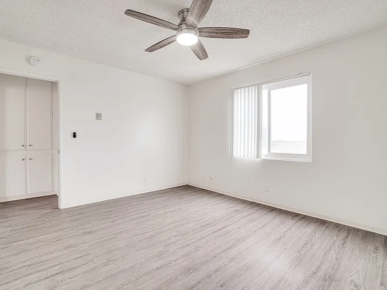4736 Point Loma Ave — Photo 21