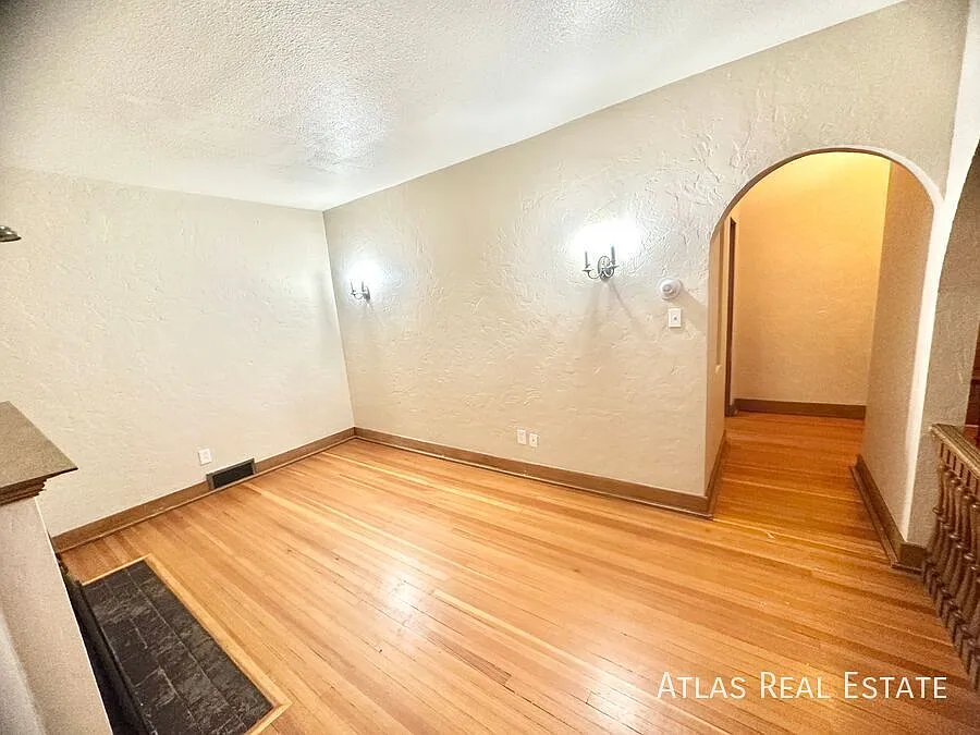 Building Photo - 1516 N Cascade Ave #4