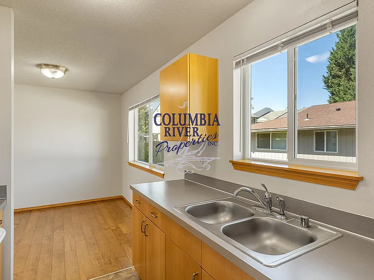 1495 N Goerig St #B — Photo 17