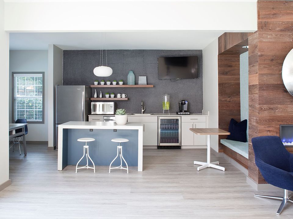 1st image of 5550 Glenridge Dr #401