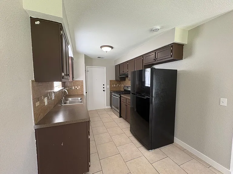 817 Cactus Dr — Photo 8