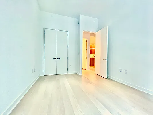 Rented by SUNAMERICA REALTY CHOICE INC | media 3