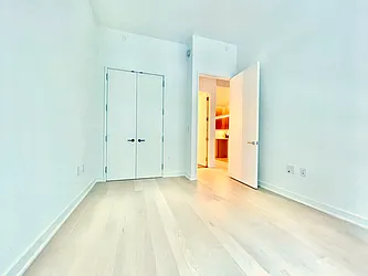 Rented by SUNAMERICA REALTY CHOICE INC