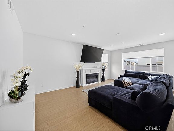 4th image of 587 Holston Way