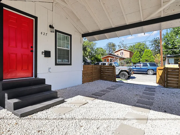 427 Floyd Ave — Photo 4
