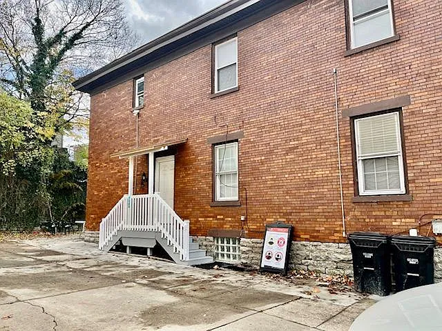 6 bed, 2500 sqft, $4,650 — Photo 3