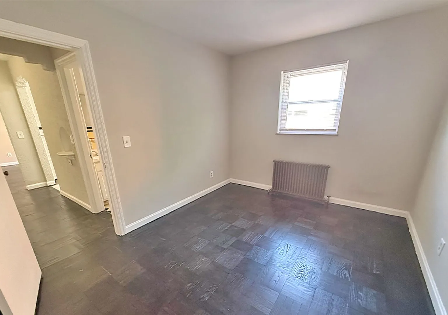 Ludlow 948 — Photo 3
