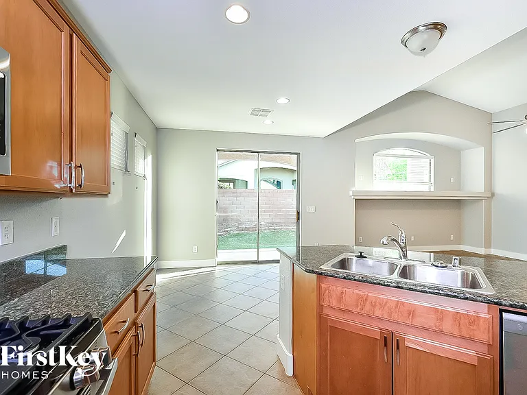 3840 Bowers Hollow Ave — Photo 6