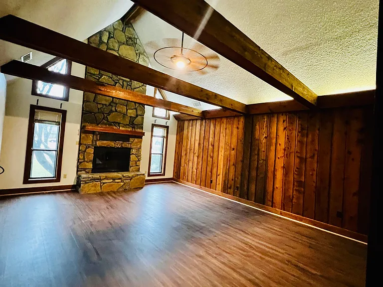 3168 Creekwood Ln — Photo 3