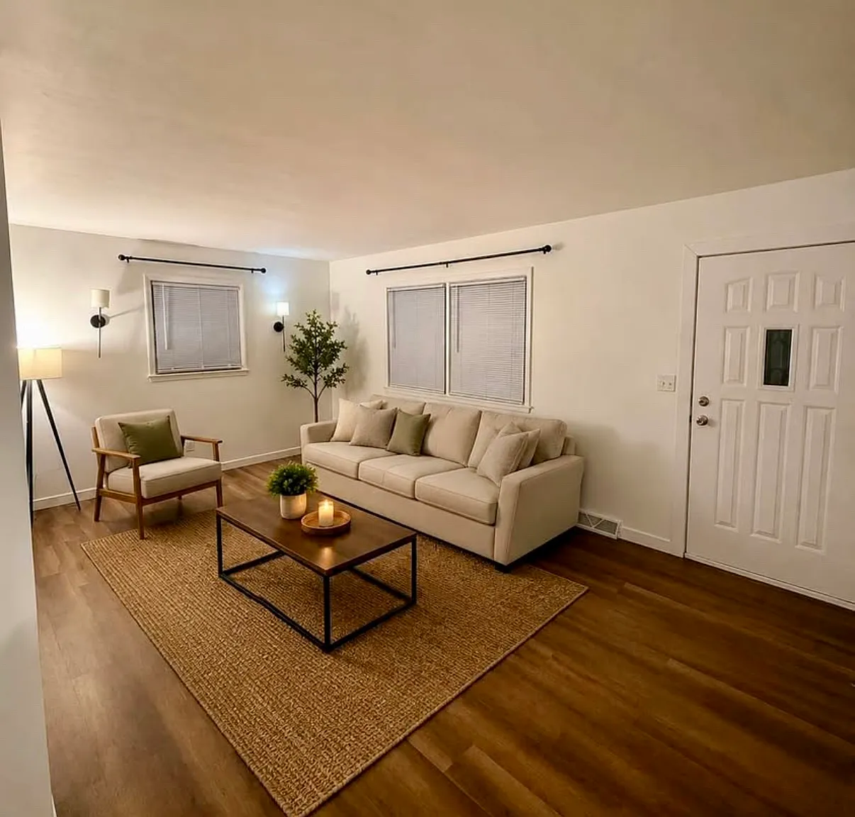 2429 Holly Dr — Photo 3