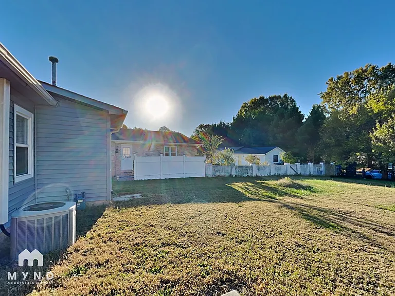 2241 Thornfield Rd — Photo 23