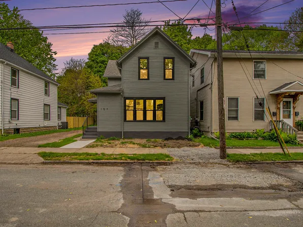 107 Luton Ave SE, Grand Rapids, MI 49506