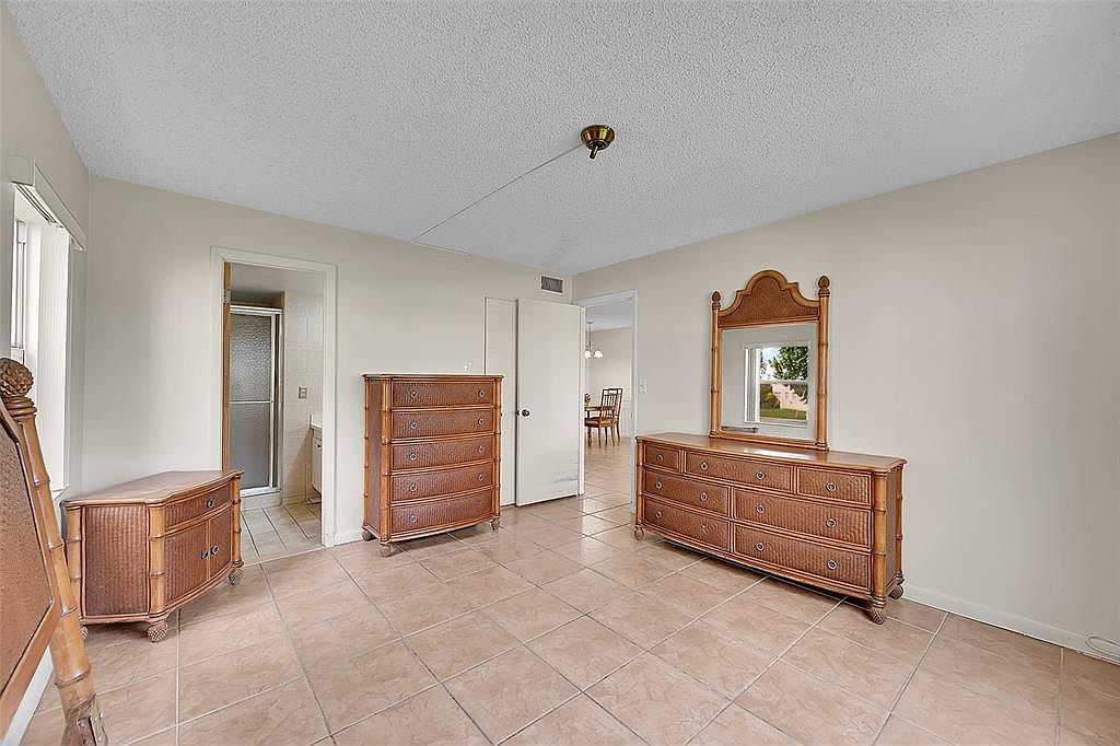 9261 Sunrise Lakes Blvd #112