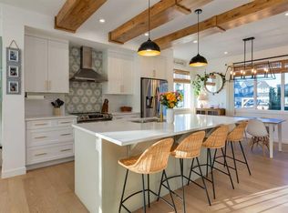 301 E Sundown Rd, Cochrane, AB T4C2T2