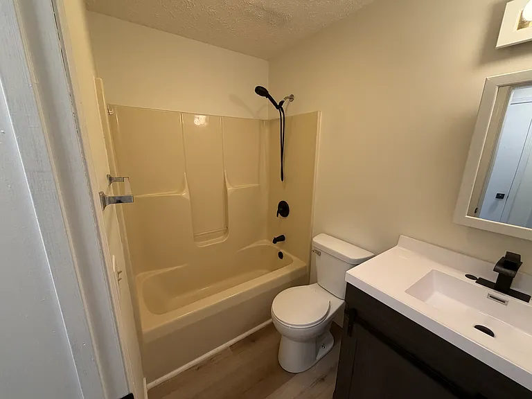 601-603 N Poplar St #601 — Photo 15