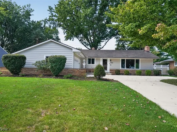 15847 Galemore Dr, Middleburg Heights, OH 44130