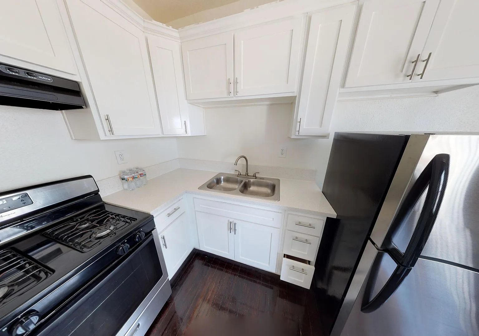 BAE - 512 Bonnie Brae Apts — Photo 2