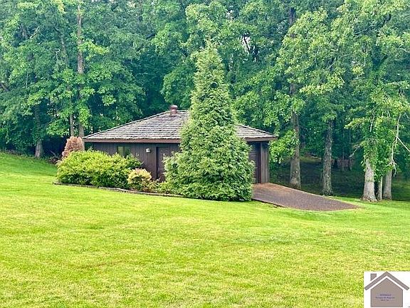 3rd image of 108 Oxford Ct