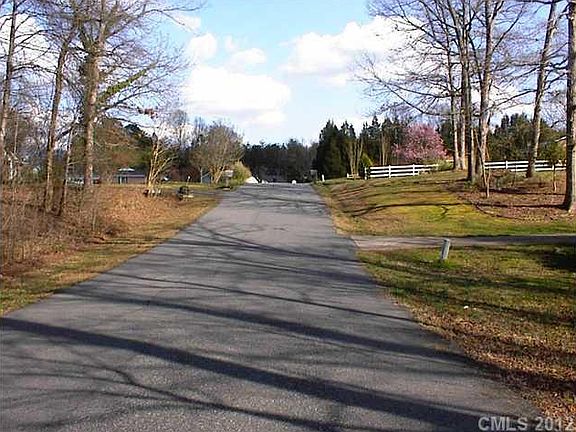 5th image of B3l26 Heather Ln