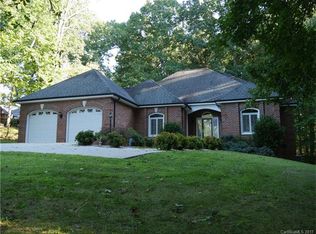 3184 Fair Oaks Dr, Lincolnton, NC 28092
