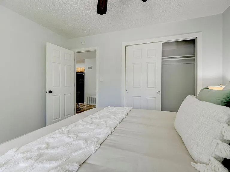 Summit View Apartments — Photo 32