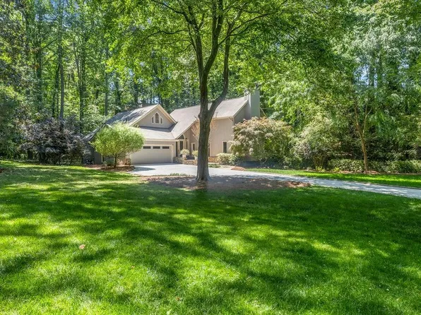 1061 Winding Branch Cir, Dunwoody, GA 30338