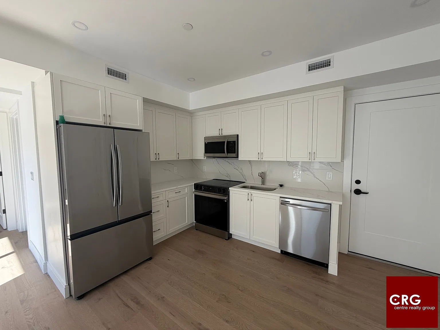 2 bed, 2.0 bath, 960 sqft, $4,295 — Photo 2