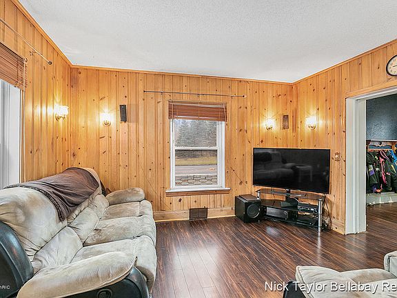 5th image of 3575 Ivanrest Ave SW