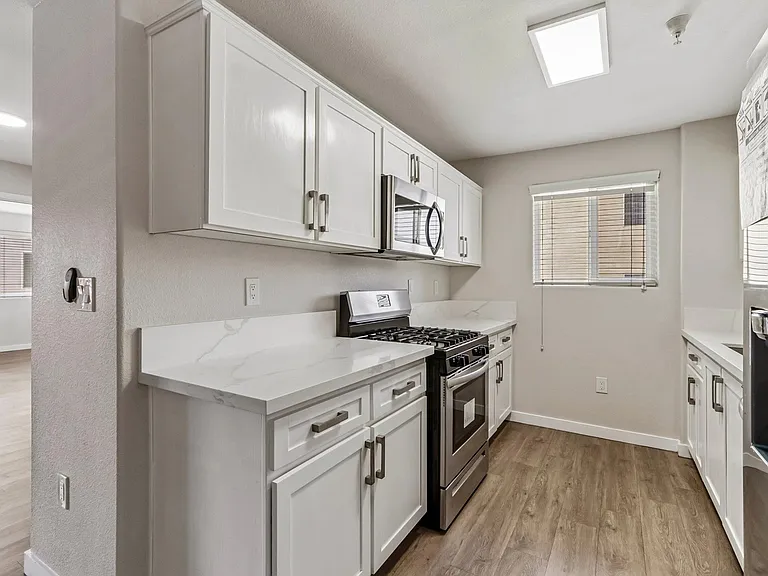 18425 Malden St #401 — Photo 25